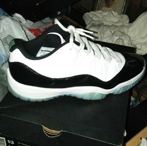 Jordans low 11